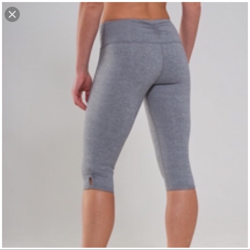Lululemon Dhanurasana crop
